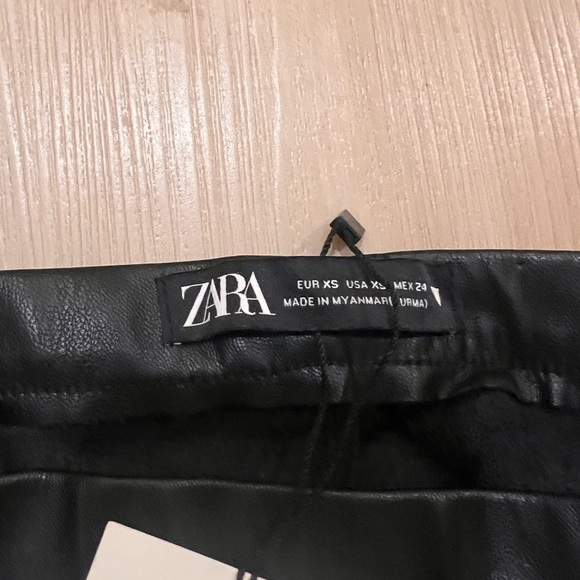 🎉Brand New With Tags🎉Zara High-Waisted Faux Leather Leggings - Picture 4 of 7